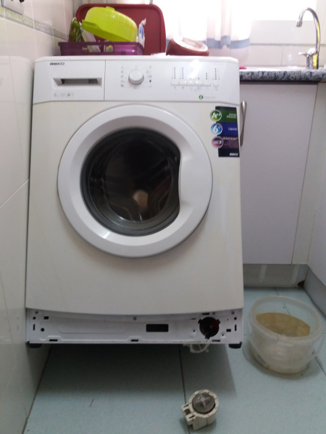 Averías típicas: sustitución de bomba de desagüe de la lavadora
